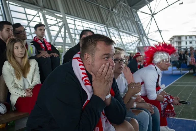 Rozczarowanie w ostrowskiej strefie kibica (zdjęcia, wideo)