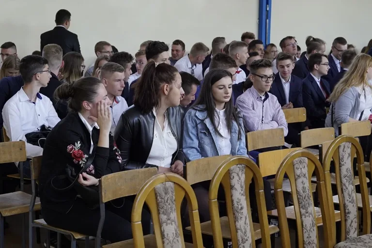 Uczniowie "Ekonomika" rozpoczęli wakacje (zdjęcia)