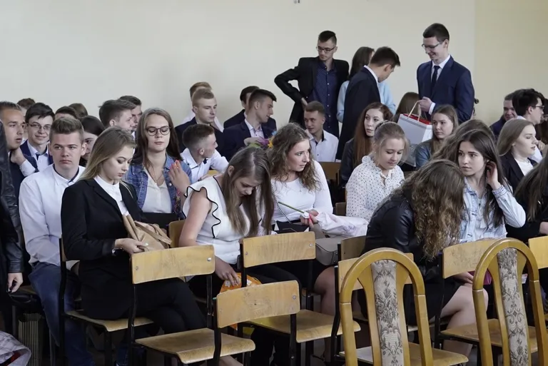 Uczniowie "Ekonomika" rozpoczęli wakacje (zdjęcia)