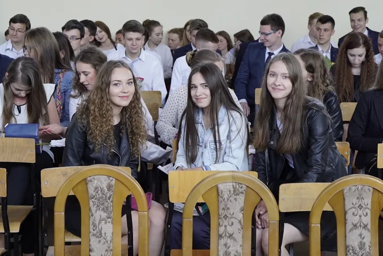 Uczniowie "Ekonomika" rozpoczęli wakacje (zdjęcia)