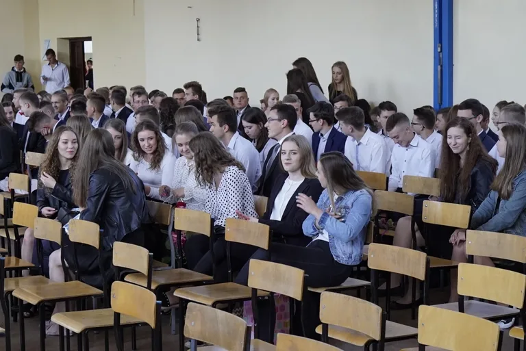 Uczniowie "Ekonomika" rozpoczęli wakacje (zdjęcia)