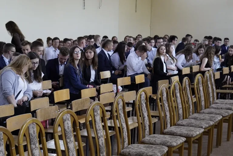 Uczniowie "Ekonomika" rozpoczęli wakacje (zdjęcia)