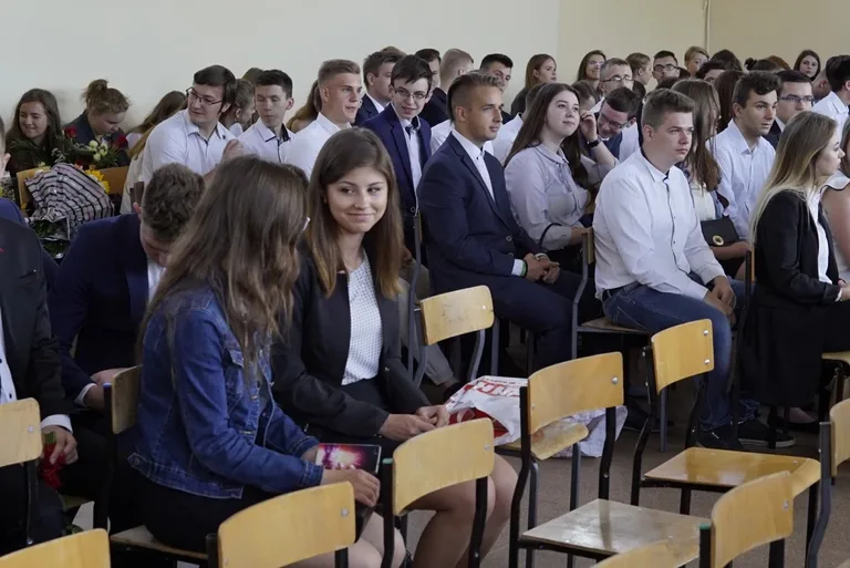 Uczniowie "Ekonomika" rozpoczęli wakacje (zdjęcia)