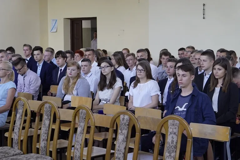 Uczniowie "Ekonomika" rozpoczęli wakacje (zdjęcia)