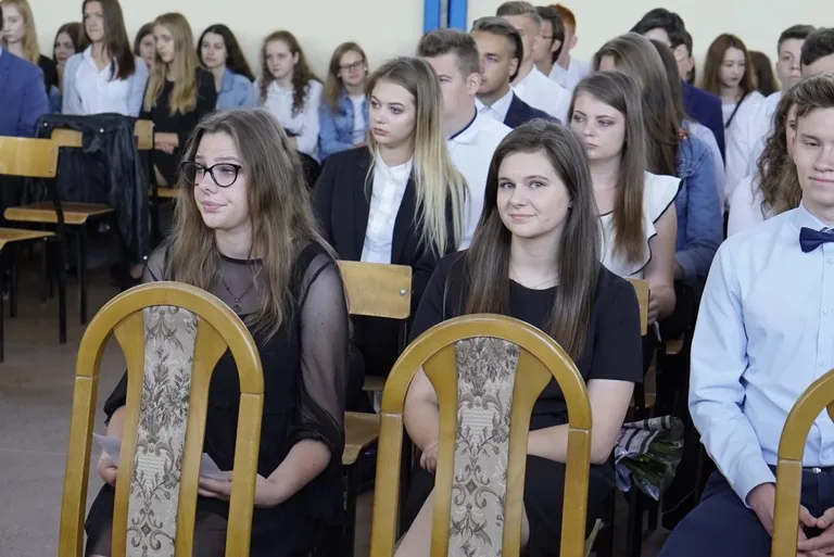 Uczniowie "Ekonomika" rozpoczęli wakacje (zdjęcia)