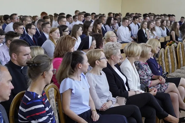 Uczniowie "Ekonomika" rozpoczęli wakacje (zdjęcia)