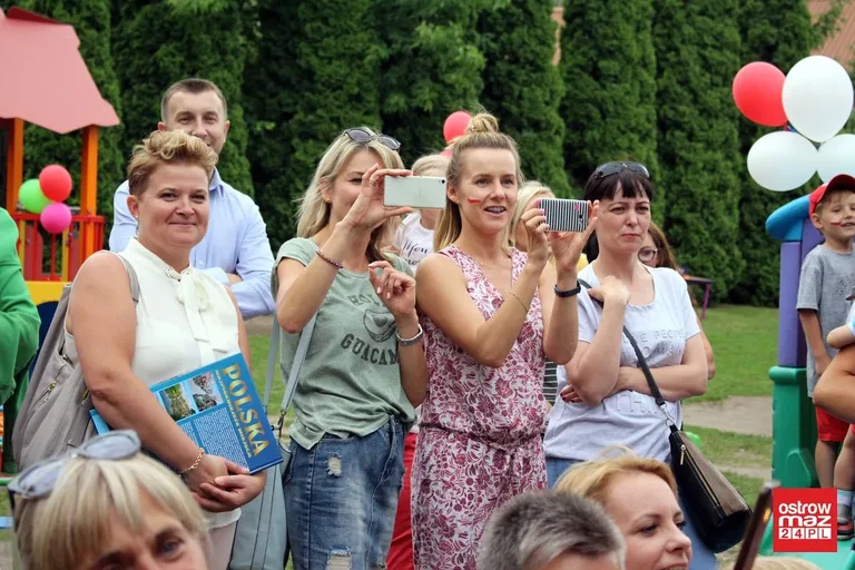 Przedszkolny piknik rodzinny z kapitalnym spektaklem (zdjęcia, wideo)