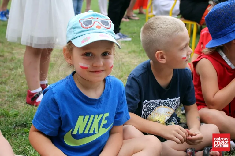 Przedszkolny piknik rodzinny z kapitalnym spektaklem (zdjęcia, wideo)
