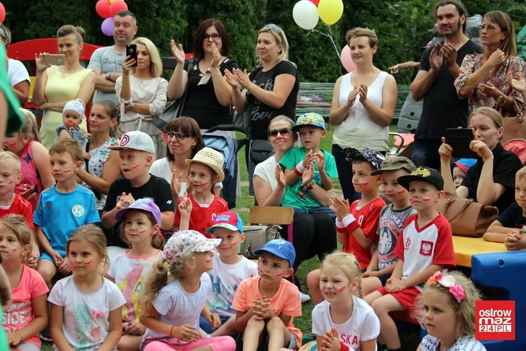 Przedszkolny piknik rodzinny z kapitalnym spektaklem (zdjęcia, wideo)