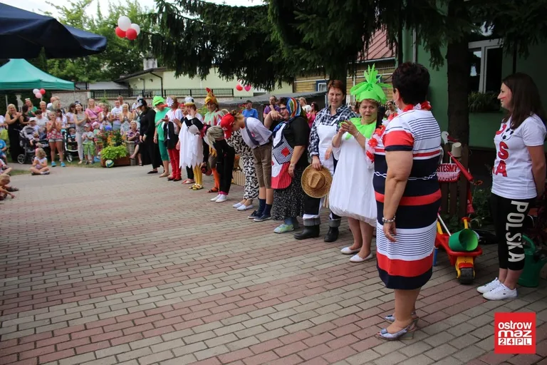 Przedszkolny piknik rodzinny z kapitalnym spektaklem (zdjęcia, wideo)