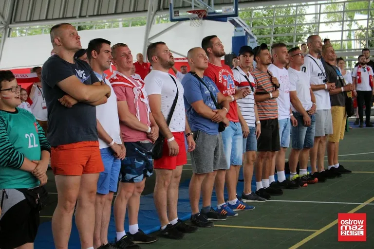 Ostrowianie dopingowali biało-czerwonych (zdjęcia)