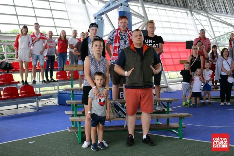 Ostrowianie dopingowali biało-czerwonych (zdjęcia)