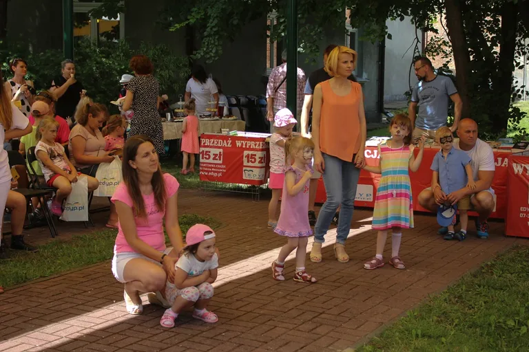 Zabawa z Teatrem Narwal podczas Pikniku z Książką (zdjęcia)