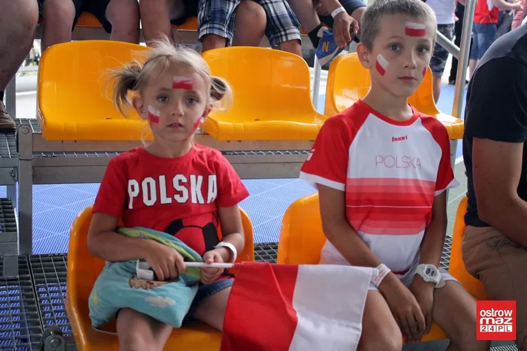 Ostrowianie dopingowali biało-czerwonych (zdjęcia)