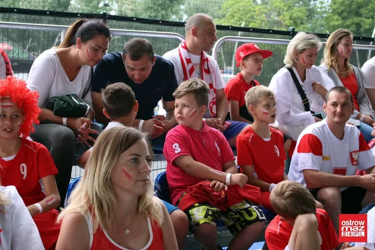 Ostrowianie dopingowali biało-czerwonych (zdjęcia)