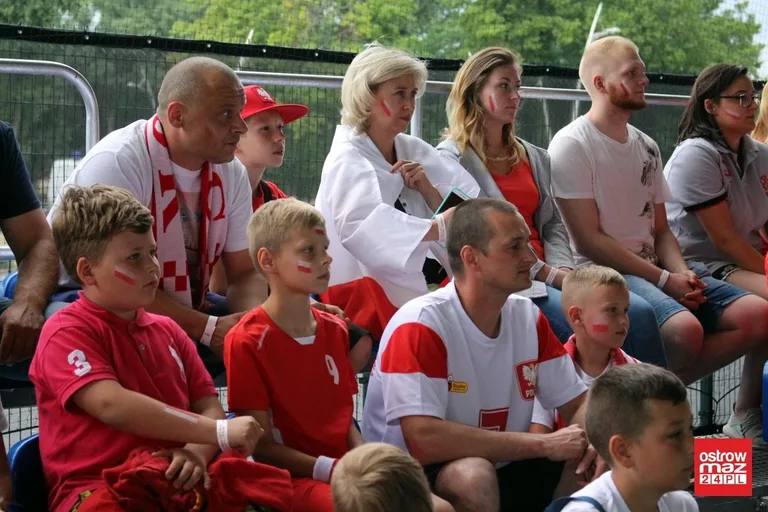 Ostrowianie dopingowali biało-czerwonych (zdjęcia)
