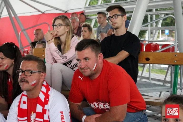 Ostrowianie dopingowali biało-czerwonych (zdjęcia)