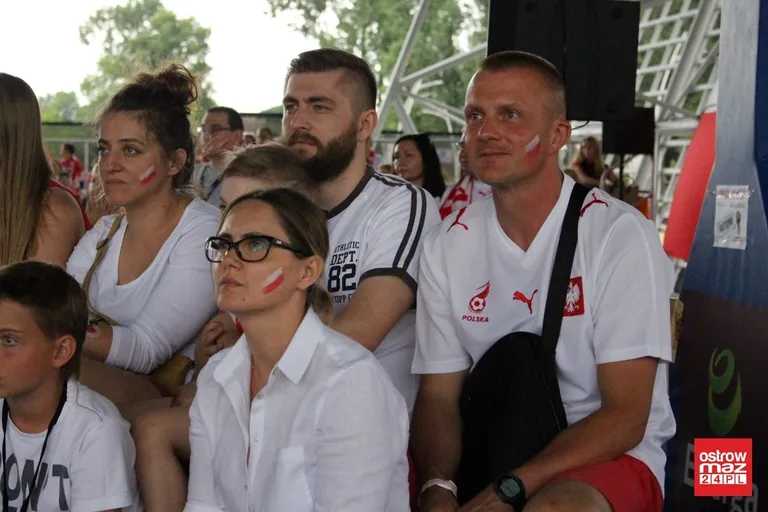Ostrowianie dopingowali biało-czerwonych (zdjęcia)