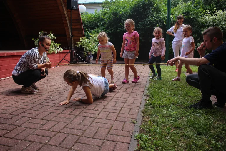 Zabawa z Teatrem Narwal podczas Pikniku z Książką (zdjęcia)