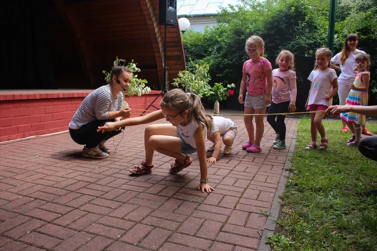 Zabawa z Teatrem Narwal podczas Pikniku z Książką (zdjęcia)