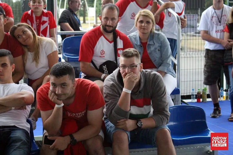 Ostrowianie dopingowali biało-czerwonych (zdjęcia)