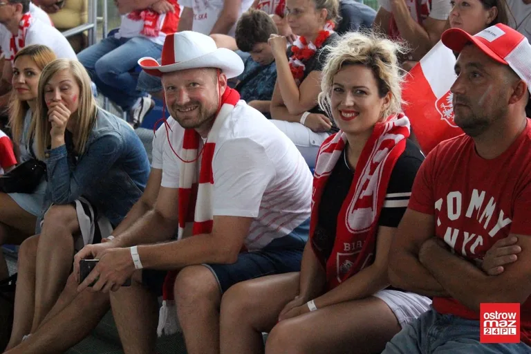 Ostrowianie dopingowali biało-czerwonych (zdjęcia)