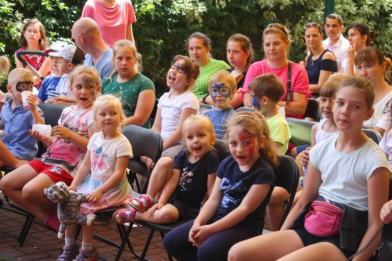 "Siedmiomilowe buty" na letniej scenie biblioteki (zdjęcia)