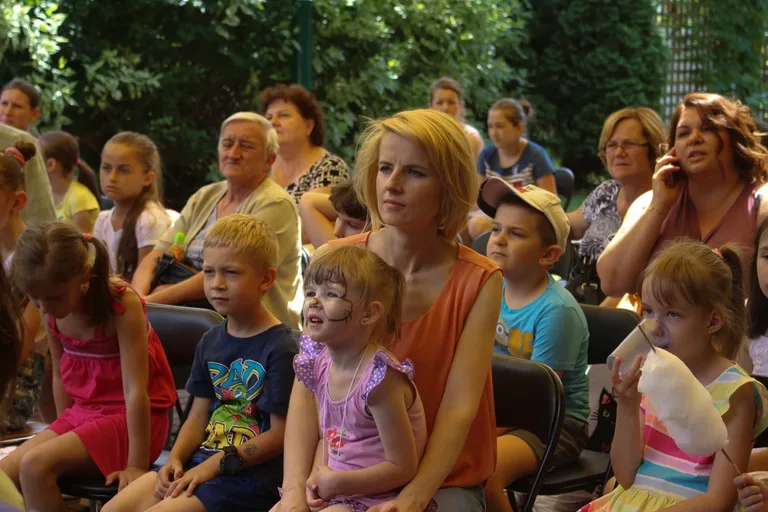 "Siedmiomilowe buty" na letniej scenie biblioteki (zdjęcia)