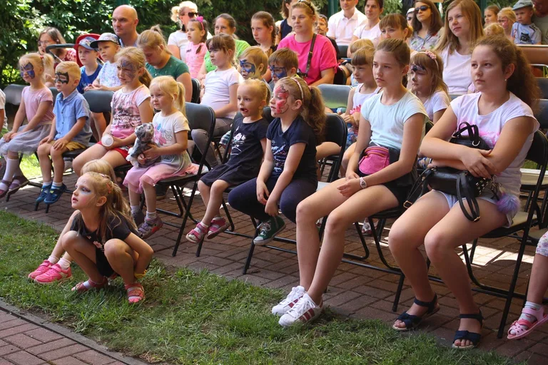 "Siedmiomilowe buty" na letniej scenie biblioteki (zdjęcia)