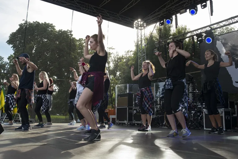 Występ zespołu BezWianka podczas dni miasta (zdjęcia, wideo)
