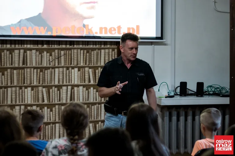 Noc detektywów w ostrowskiej czytelni (zdjęcia, wideo)