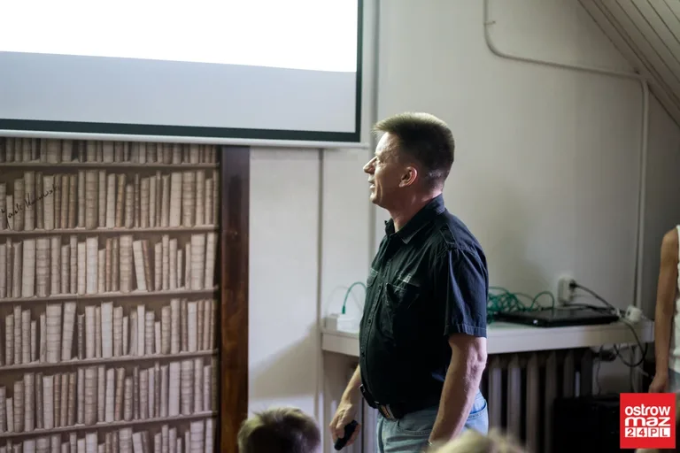 Noc detektywów w ostrowskiej czytelni (zdjęcia, wideo)