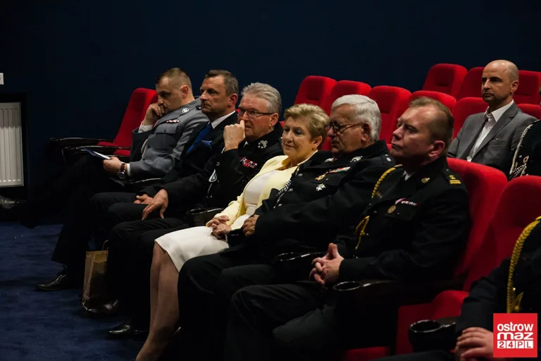 Odznaczenia i awanse dla strażaków (zdjęcia, wideo, lista odznaczonych)