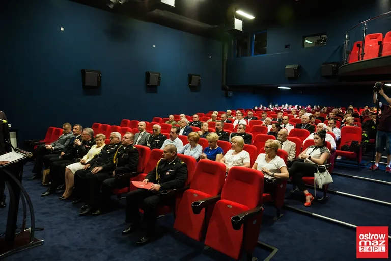 Odznaczenia i awanse dla strażaków (zdjęcia, wideo, lista odznaczonych)