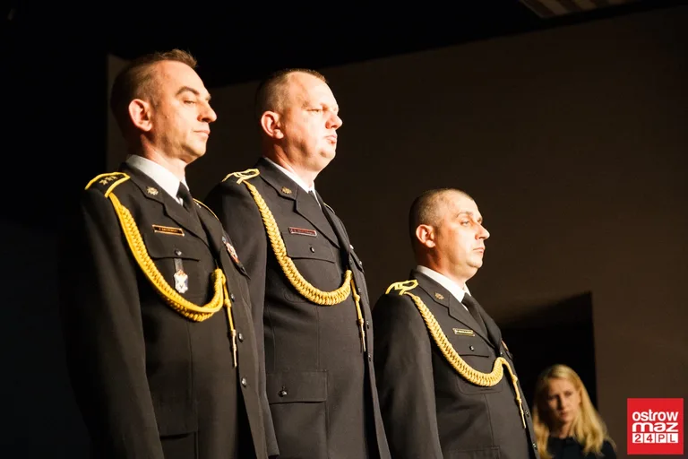 Odznaczenia i awanse dla strażaków (zdjęcia, wideo, lista odznaczonych)