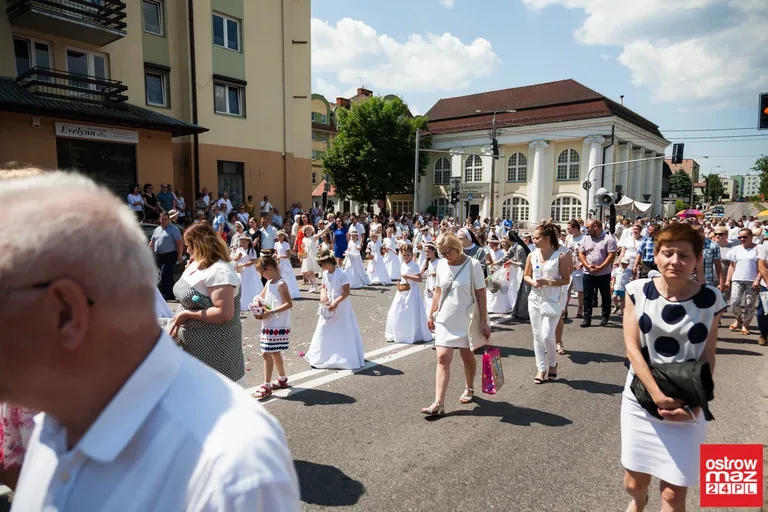 Procesje Najświętszego Ciała i Krwi Chrystusa przeszły ulicami miasta (zdjęcia, wideo)