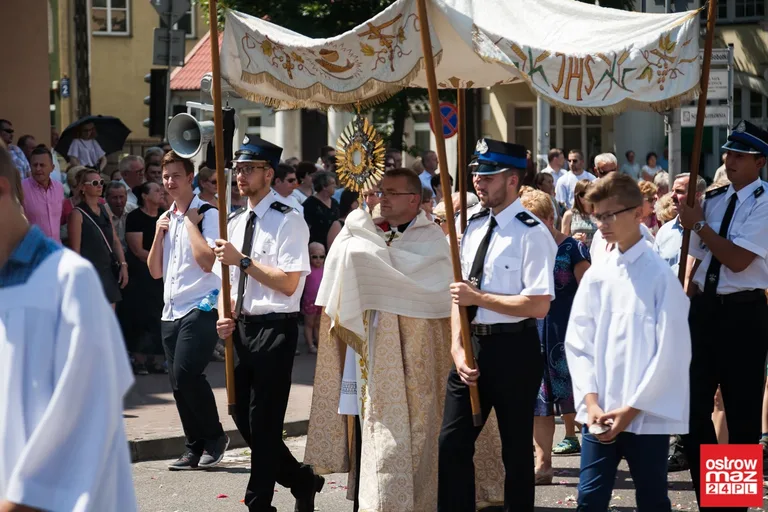 Procesje Najświętszego Ciała i Krwi Chrystusa przeszły ulicami miasta (zdjęcia, wideo)