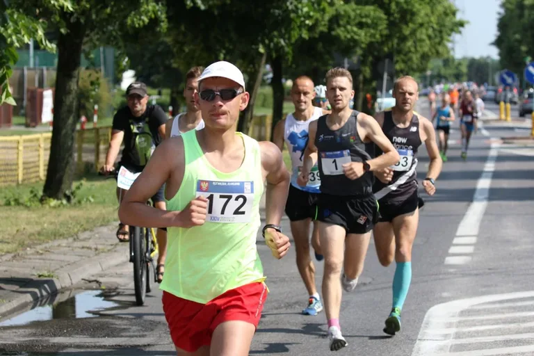 Półmaraton Kurpiowski za nami. Dąbrowski zwycięża, Gawkowski dwudziesty (zdjęcia, wideo)