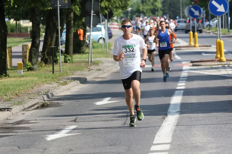 Półmaraton Kurpiowski za nami. Dąbrowski zwycięża, Gawkowski dwudziesty (zdjęcia, wideo)
