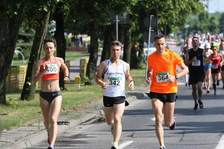 Półmaraton Kurpiowski za nami. Dąbrowski zwycięża, Gawkowski dwudziesty (zdjęcia, wideo)