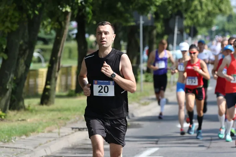 Półmaraton Kurpiowski za nami. Dąbrowski zwycięża, Gawkowski dwudziesty (zdjęcia, wideo)