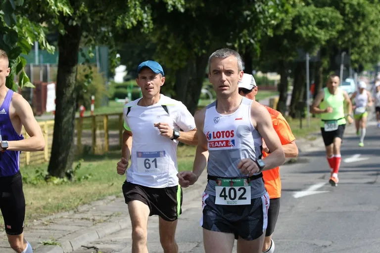 Półmaraton Kurpiowski za nami. Dąbrowski zwycięża, Gawkowski dwudziesty (zdjęcia, wideo)