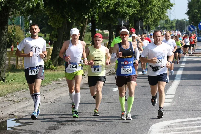 Półmaraton Kurpiowski za nami. Dąbrowski zwycięża, Gawkowski dwudziesty (zdjęcia, wideo)