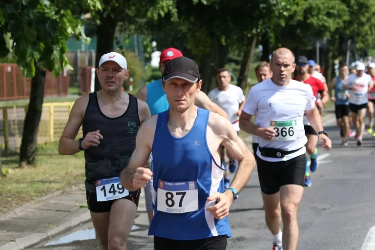 Półmaraton Kurpiowski za nami. Dąbrowski zwycięża, Gawkowski dwudziesty (zdjęcia, wideo)