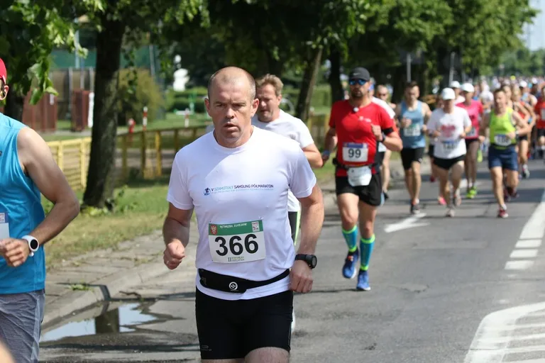 Półmaraton Kurpiowski za nami. Dąbrowski zwycięża, Gawkowski dwudziesty (zdjęcia, wideo)