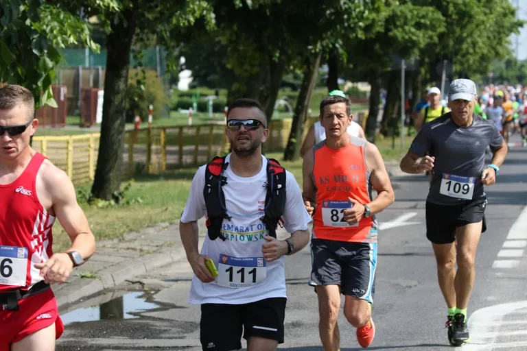 Półmaraton Kurpiowski za nami. Dąbrowski zwycięża, Gawkowski dwudziesty (zdjęcia, wideo)
