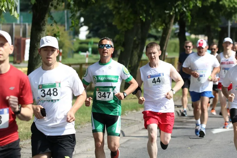 Półmaraton Kurpiowski za nami. Dąbrowski zwycięża, Gawkowski dwudziesty (zdjęcia, wideo)