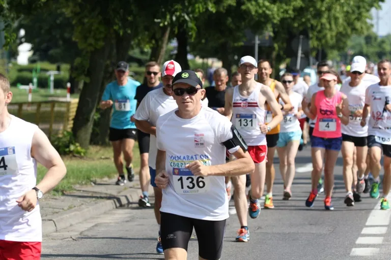 Półmaraton Kurpiowski za nami. Dąbrowski zwycięża, Gawkowski dwudziesty (zdjęcia, wideo)