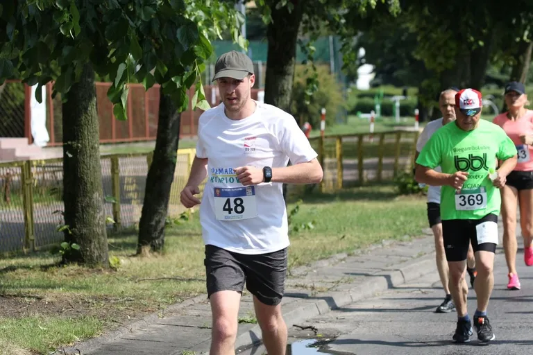 Półmaraton Kurpiowski za nami. Dąbrowski zwycięża, Gawkowski dwudziesty (zdjęcia, wideo)