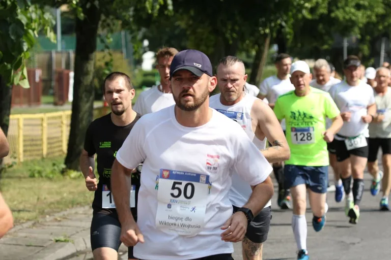Półmaraton Kurpiowski za nami. Dąbrowski zwycięża, Gawkowski dwudziesty (zdjęcia, wideo)